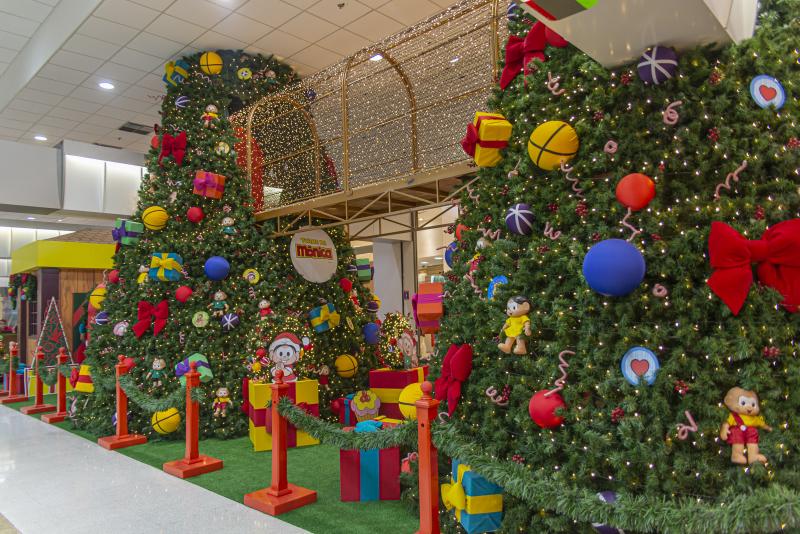 “Turma da Mônica” é o tema da decoração do Prudenshopping - árvores com a passarela para as crianças entrarem