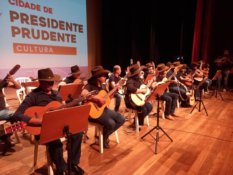 Orquestra de Viola Caipira de Prudente se apresenta neste domingo