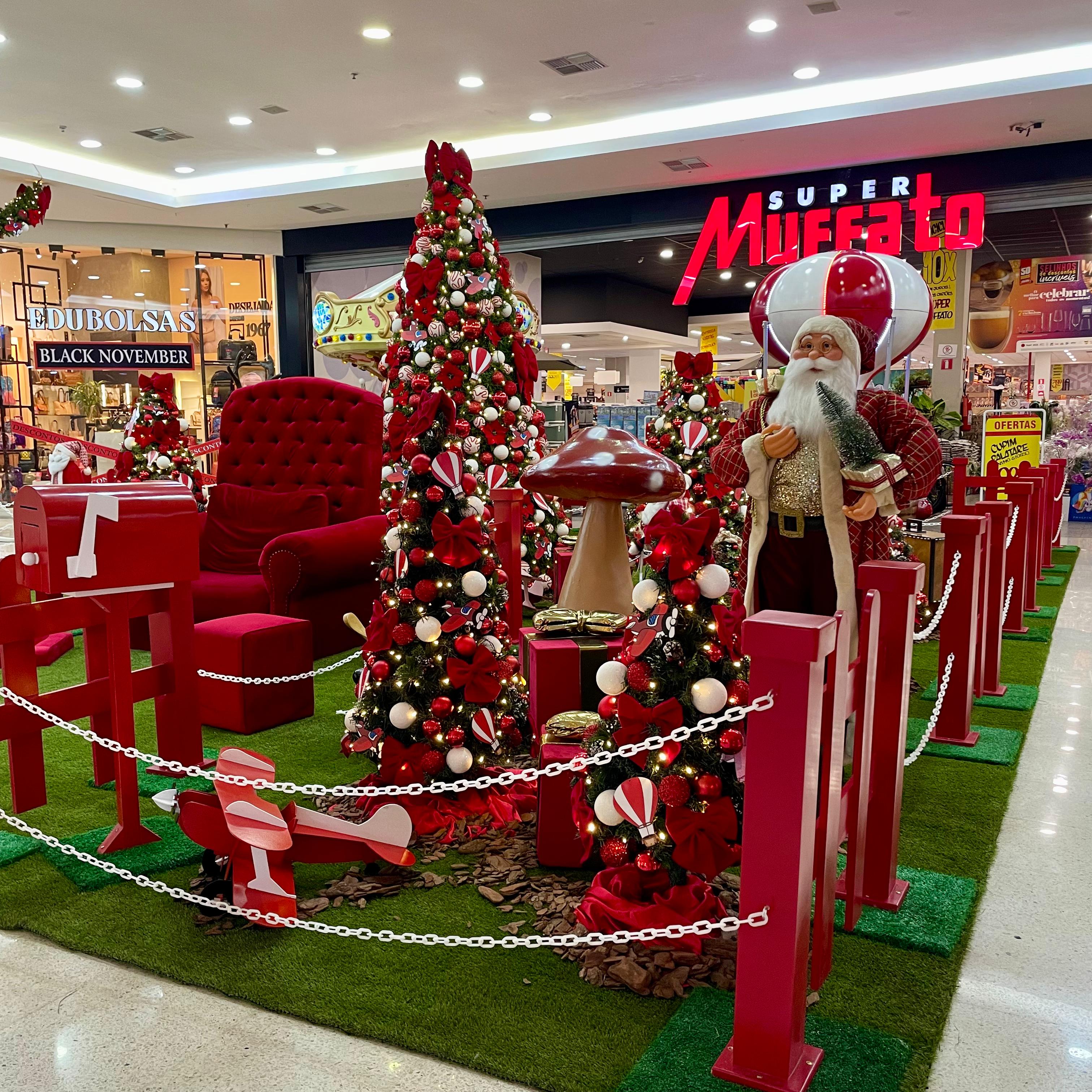 Em 2024, decoração natalina do shopping tem como tema “Voando com Noel”