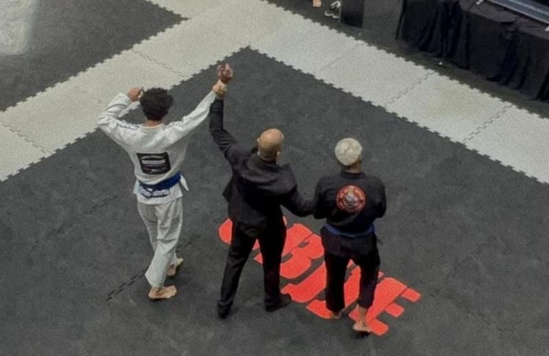 Brenno se testou na disputa entre os competidores faixa azul do juvenil e conquistou um bronze na categoria pesado, até 84 kg