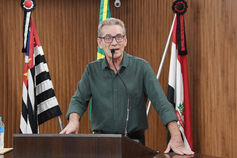 Ed Thomas passou mal na hora do almoço e deu entrada em hospital