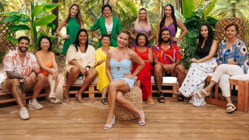 A ATRIZ FERNANDA SOUZA COM OS PARTICIPANTES DO REALITY SHOW; CELINA KASHIURA E O GENRO MIGUEL ESTÃO À ESQUERDA