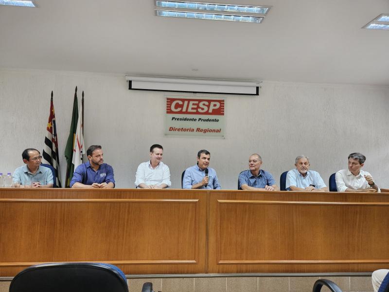 Gilberto Kassab se reuniu com lideranças e empresários locais nesta sexta