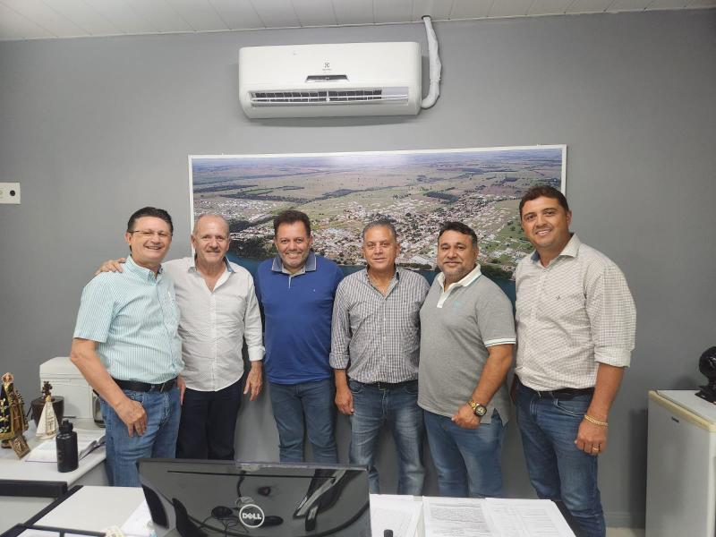 JORGE BEZERRA GUEDES, PRESIDENTE DA COOPERATIVA SICREDI, NUNO RAMOS JUNIOR, DA CONSTRIX, VALTINHO (VALTER BATISTA DOS SANTOS ) - PREFEITO DE PORTO RICO, CARLOS ROBERTO DA SILVA, DA  IMOVIX PREMIUM, ANTÔNIO FELIPE DOS SANTOS (PÌ) - VICE PREFEITO DE PORTO RICO, E WINYCIUS EDGAR ROSA, NA APRESENTAÇÃO DO PROJETO 