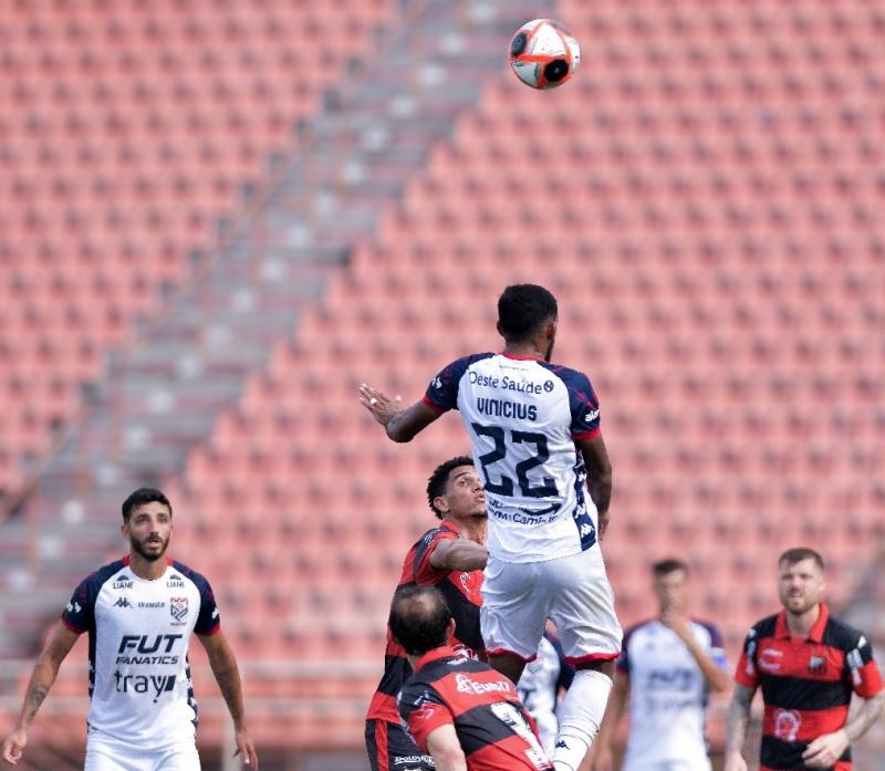 Mesmo com um homem a menos, Grêmio tentou buscar o empate, mas o sistema defensivo do Ituano neutralizou a ofensiva do Carcará, que voltou de Itu com sua primeira derrota na A2