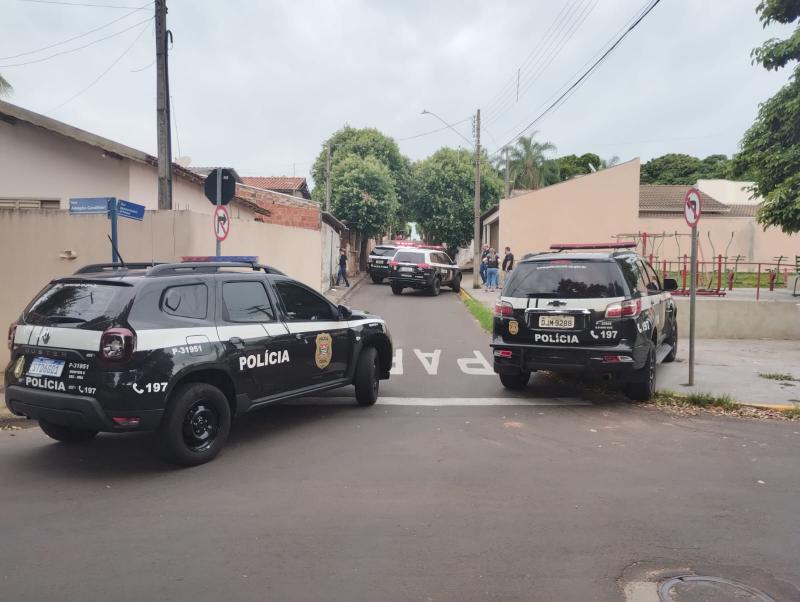 Simulacro de arma de fogo, modelo pistola calibre 9mm, foi apreendido durante operação