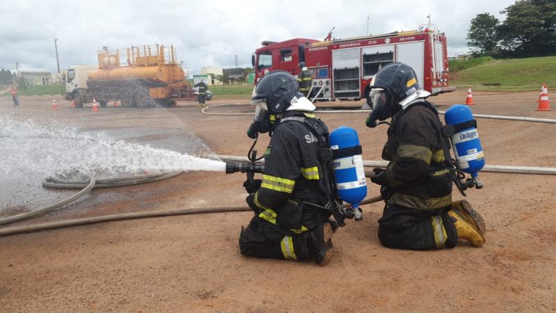 Durante exercício, equipes identificam procedimentos adequados para lidar com emergências reais