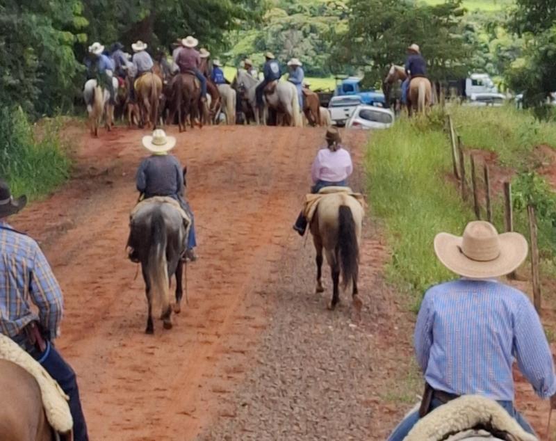 Cavalgada reuniu mais de 120 cavaleiros e amazonas de todas as idades