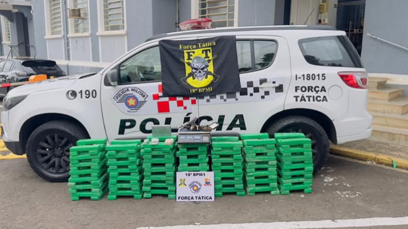 Na residência dos envolvidos, PMs localizaram 196 tijolos de maconha, que somaram 172,2 kg