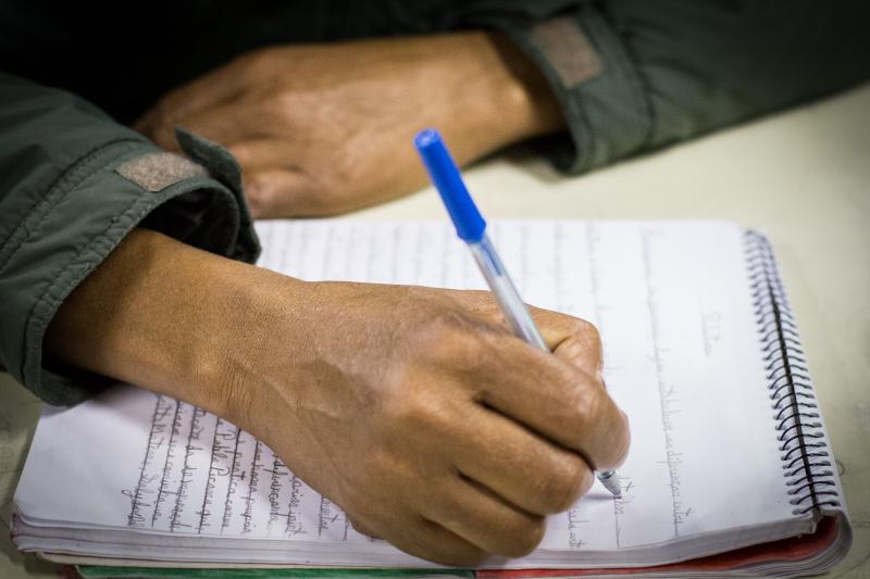 Educação de Jovens e Adultos pode ser frequentada por pessoas que nunca estudaram ou abandonaram os estudos