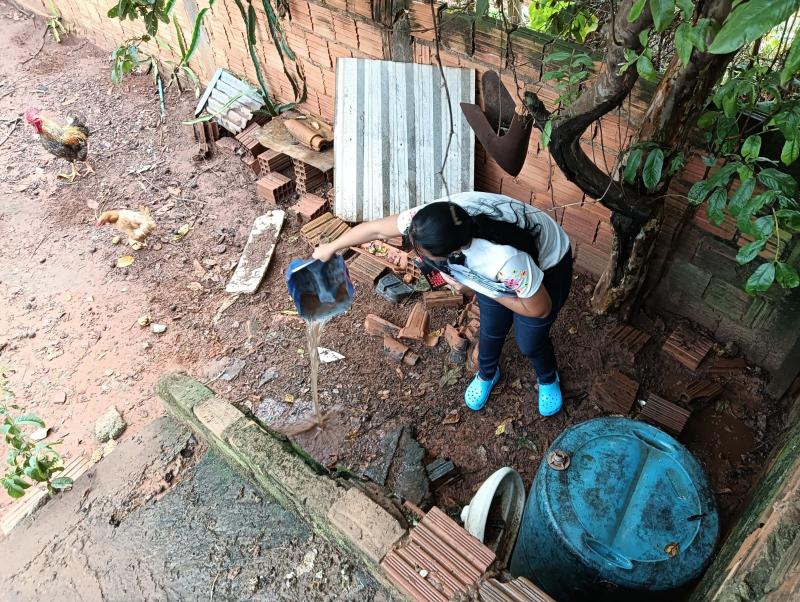 Agentes de saúde fazem visita casa a casa