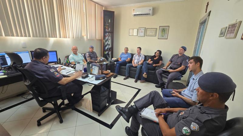 Reunião foi realizada ontem; licitação pública da festa ocorre nesta quinta