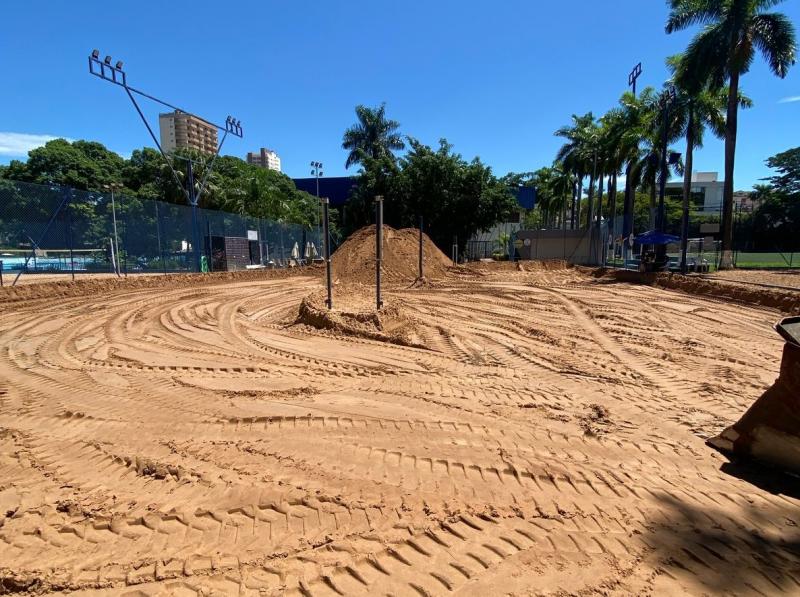 Foi feita a remoção da areia para abertura das valetas de drenagem das quadras de 1 a 4