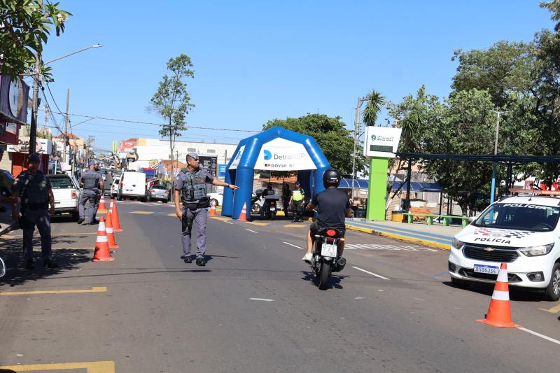 Detran-SP, Polícia Militar e Prefeitura de Pirapozinho fazem blitz educativa para motociclistas