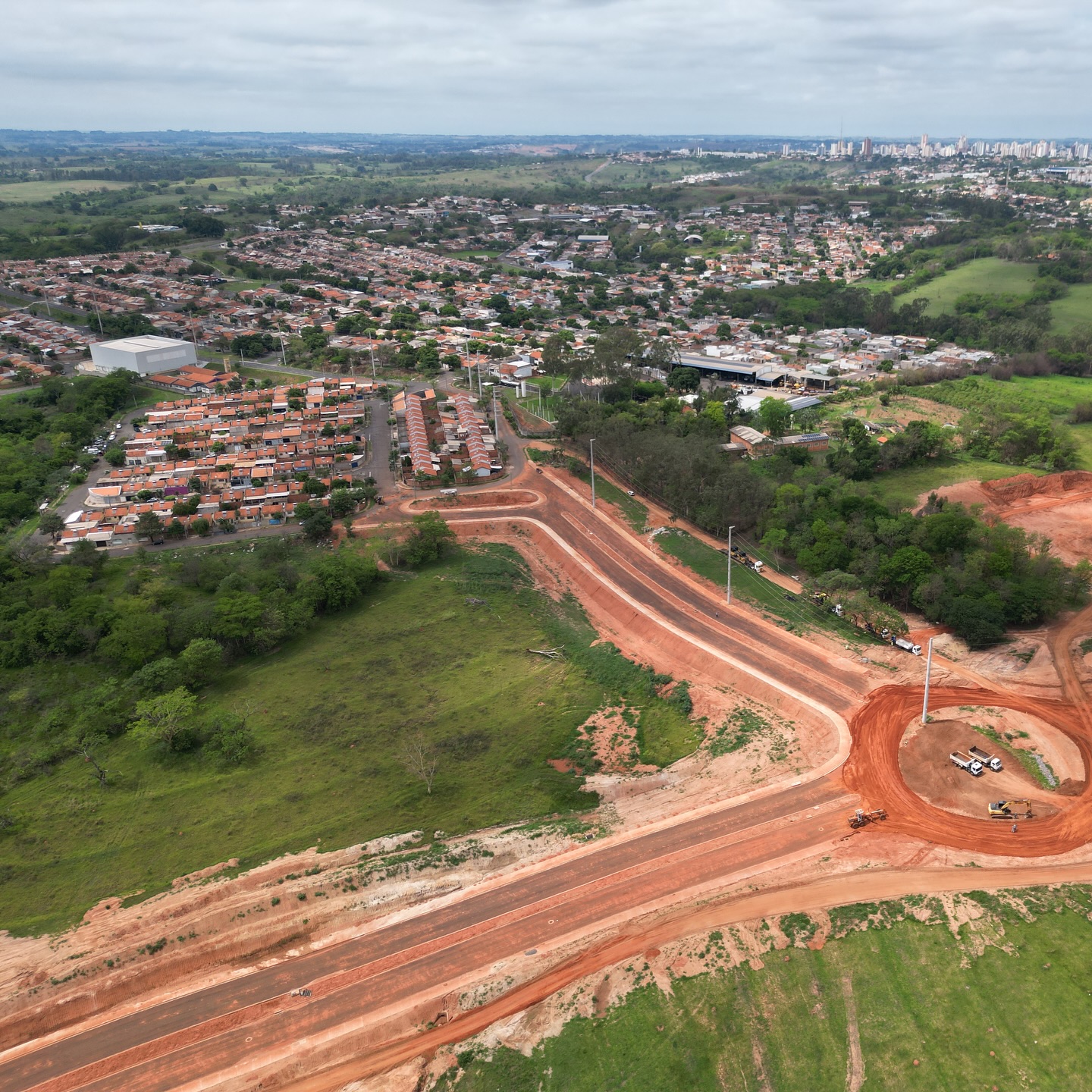 Avenida liga bairros Humberto Salvador, Residencial Cremonezi e João Domingos Netto