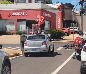 Na tarde da última terça, clima esquentou entre dois homens no semáforo do cruzamento da Avenida da Saudade com a Avenida 14 de Setembro