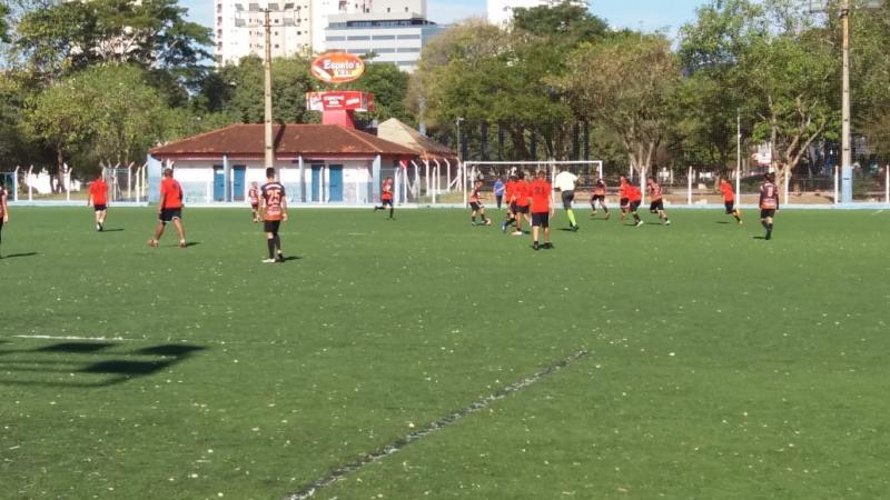 Marcos Chicalé/Semepp - Ontem foram realizados dois jogos pelo sub-15, no campo sintético do Parque do Povo