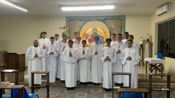 Novos seminaristas recebem as suas insígnias diocesanas | O Imparcial